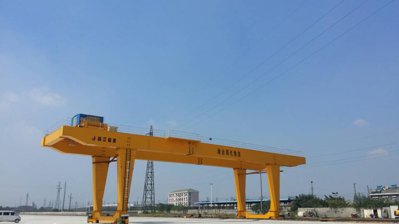 港口門(mén)式起重機(jī)