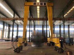 靖江市起重設(shè)備廠25t液壓龍門吊試吊圓滿成功