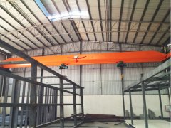 定制單梁起重機重點考慮主梁、電動葫蘆和電氣系統(tǒng)