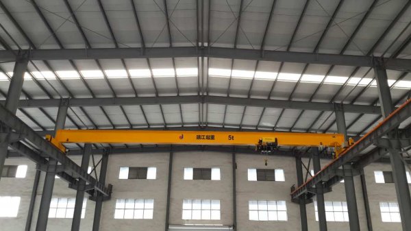歐式起重機(jī)加入了防搖技術(shù)，運(yùn)行穩(wěn)定！