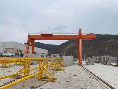 雙梁龍門(mén)吊的設(shè)計(jì)優(yōu)勢(shì)有哪些？